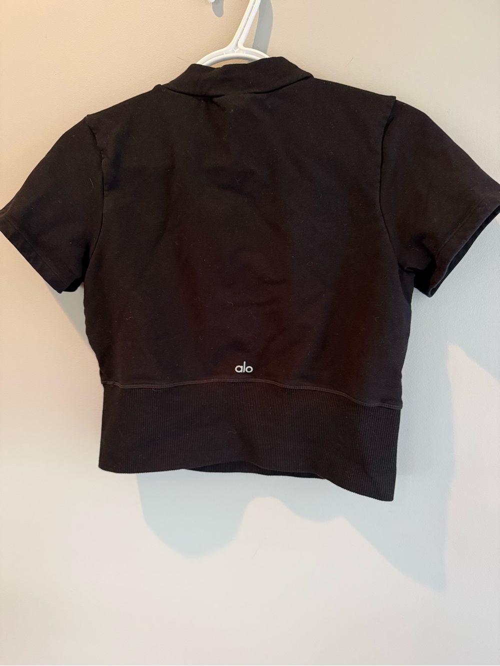 Alo Women’s Black Crop Tee - Short Sleeve - Picture 4 of 5